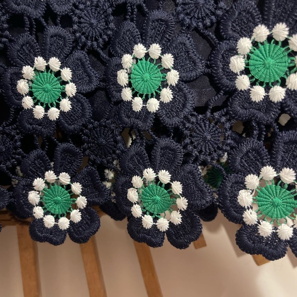 J. Crew Navy & Green Floral Crochet Lace Blouse Cap Sleeve  Preppy Classic Sz M - Picture 5 of 10